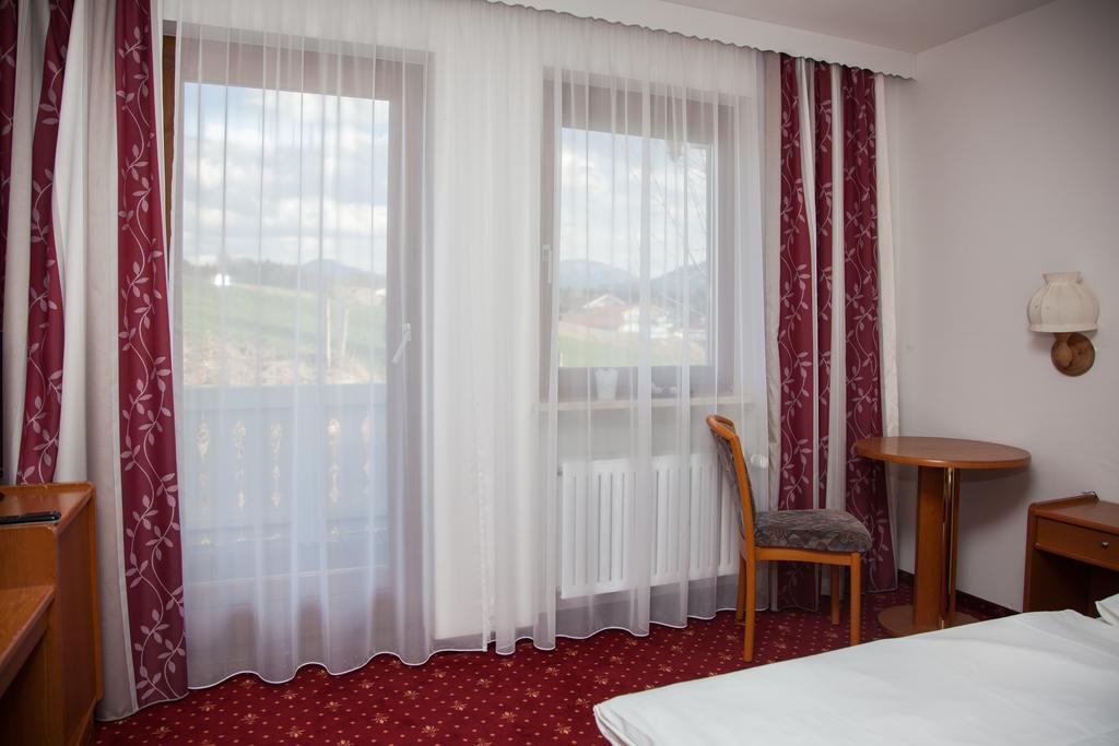 Chiemgau Hotel Viktoria Grabenstätt Exterior photo