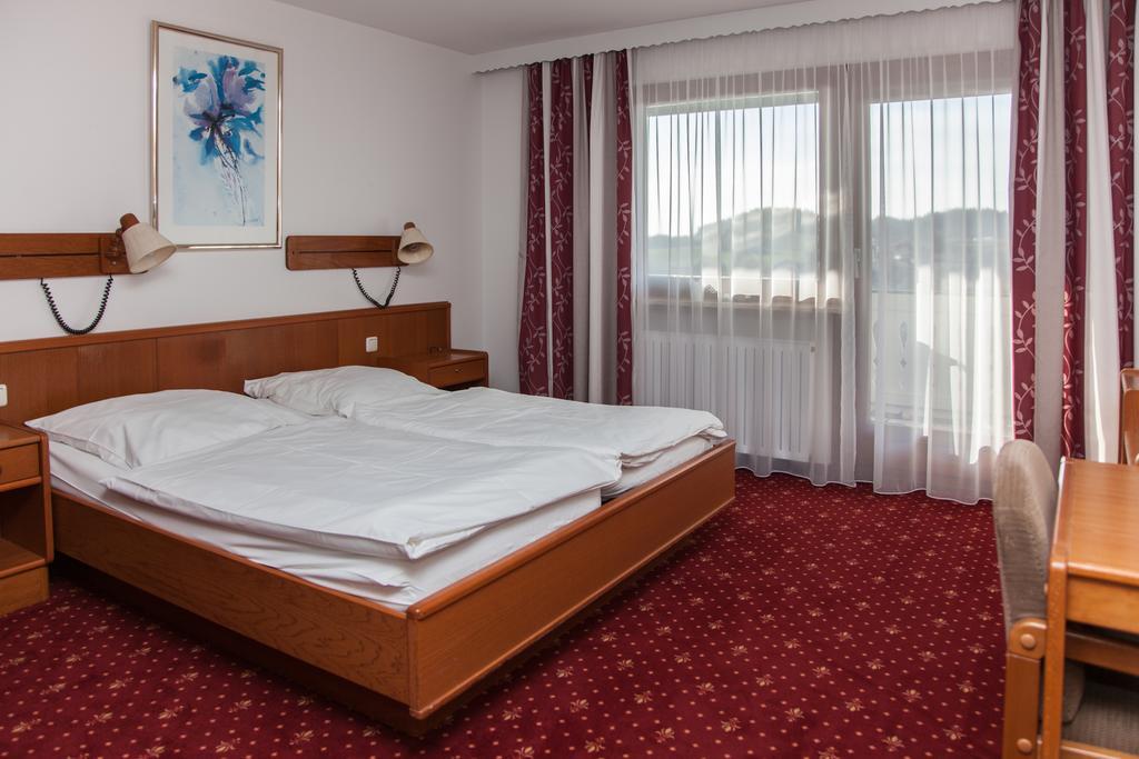 Chiemgau Hotel Viktoria Grabenstätt Exterior photo