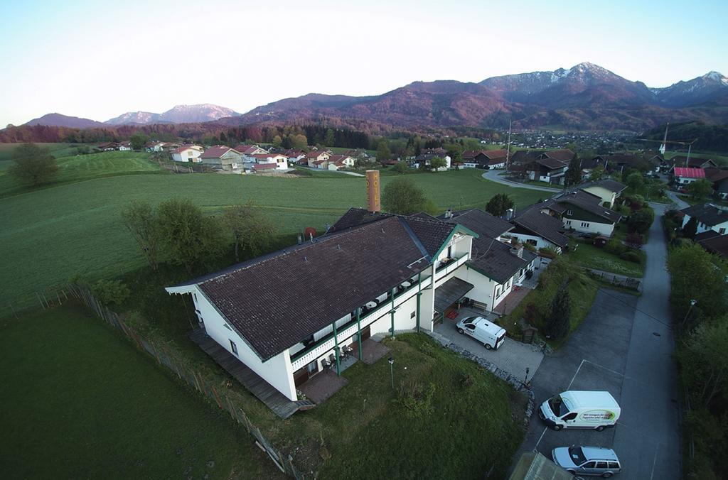 Chiemgau Hotel Viktoria Grabenstätt Exterior photo