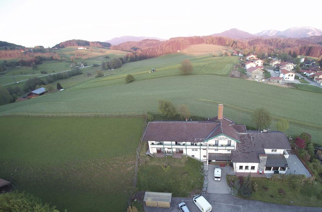 Chiemgau Hotel Viktoria Grabenstätt Exterior photo